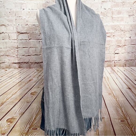 Steve Madden lightweight fringe acrylic scarf - Picture 4 of 4